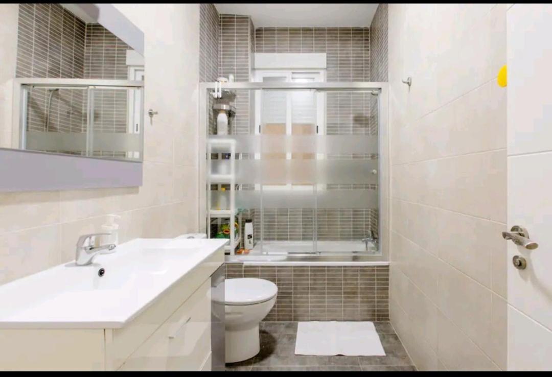 Comoda Habitacion มาดริด ภายนอก รูปภาพ